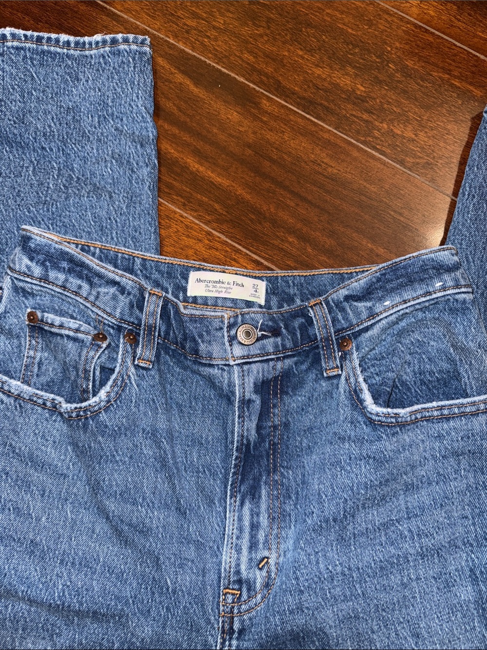 Abercrombie & Fitch 90s Straight Ultra High-Rise Leg Jeans - Picture 2 of 3